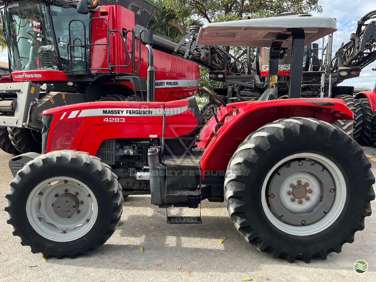TRATOR MASSEY FERGUSON MF 4283 Tração 4x4 Redemaq - Massey PATOS DE MINAS MINAS GERAIS MG